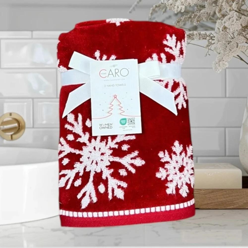 Caro Home - ‘Snowflake Red/White’ Hand Towels (2). NWT Firm!